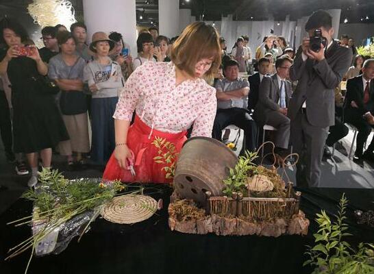 中日韩插花艺术展 第四届中日韩插花艺术交流展昨举办