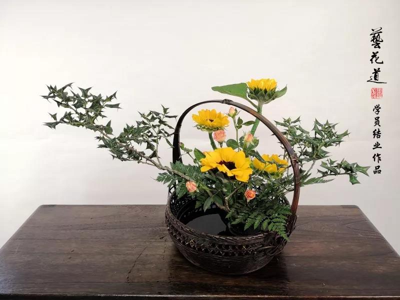 吴越流插花作品 第九期艺花道中国传统插花班学员结业考试作品