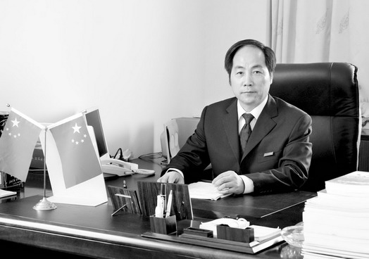 周国模 浙江林学院校长。国内知名的森林碳汇专家，享受国务院特殊津贴，浙江省“151”人才。现任中国林学会理事、中国林学会森林经理分会常务理事和浙江省林学会副理事长，主要从事森林碳汇、森林资源信息化管理技术、森林可持续经营理论与技术等研究。现主持国家和省级项目数十项，发表论文近百篇，并先后获国家科技进步奖二等奖、浙江省人民政府科技进步奖二等奖以及浙江省优秀教学成果一等奖等荣誉。
