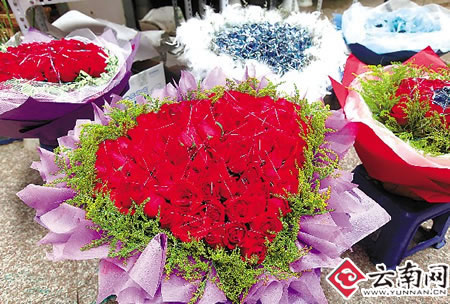 一束普通玫瑰卖到35元 昆明鲜切花价格普遍上涨