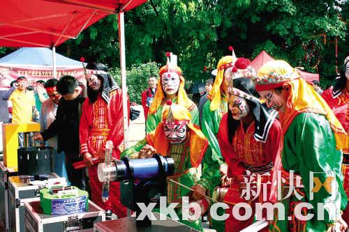 波罗诞昨上演“花朝盛会”“唐朝花仙”与花媲美