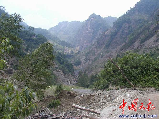 四川青川地震奇观