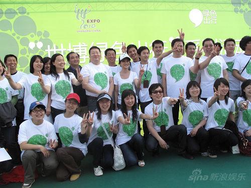 周迅在绿色伙伴的见证下植树
