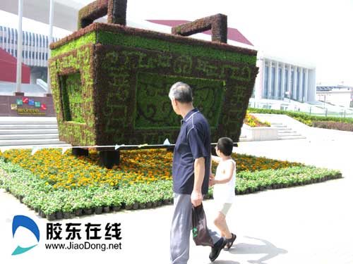 烟台市区大型植物景观雕塑的第一组“鼎”亮相（图）