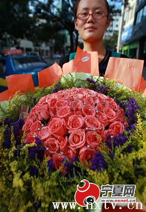 宁夏：银川风城鲜花销售距七夕还远却已悄然开始升温