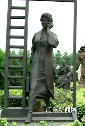 潘鹤双面雕塑《自梳女》：岭南女性意识的崛起 