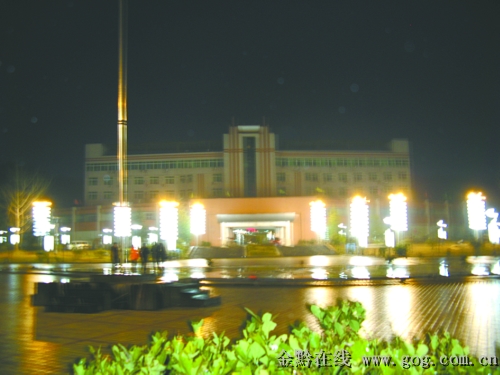 夜幕下的政府办公区