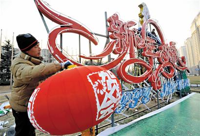 8米高巨型景观灯亮相青岛 