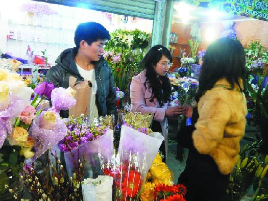 金华：花市迎来节后经济 一两百元的玫瑰受欢迎