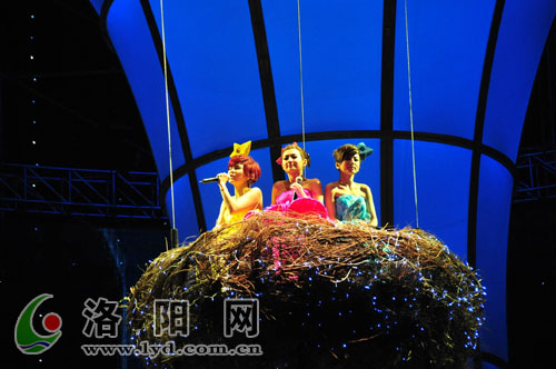 第28届洛阳牡丹花会完美绽放 S.H.E唱响牡丹花城