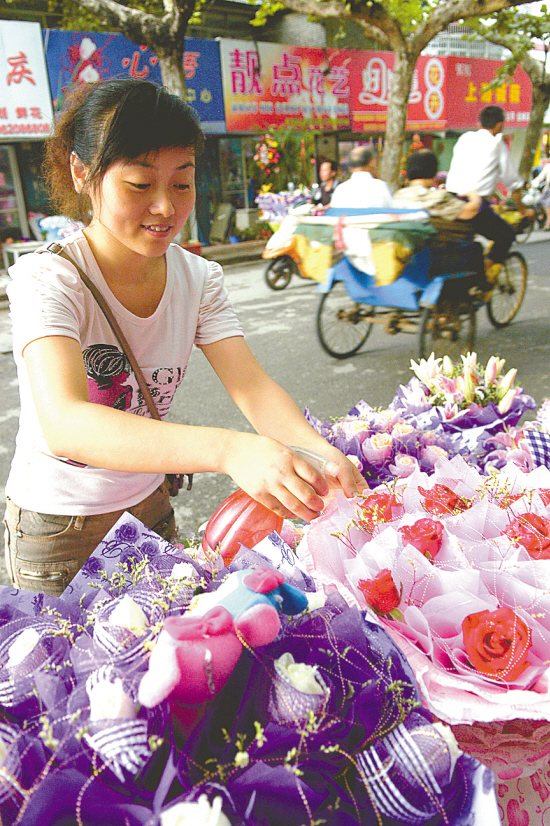 盐城：“七夕”中国情人节鲜花预订热  花市火爆