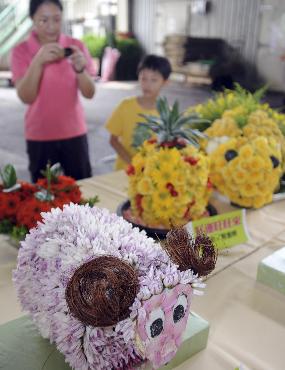 台北花市举行“万花祈福祭——花庆中元”活动