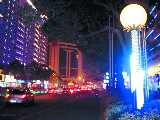 泉州：丰泽街艺术景观灯点亮