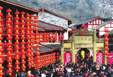 旧貌换颜“青城后山第一景”重现 泰安古镇昨日惊艳开街