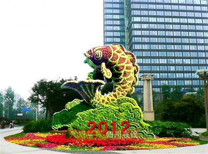 迎新年 植物雕塑扮靓四川成都(图)