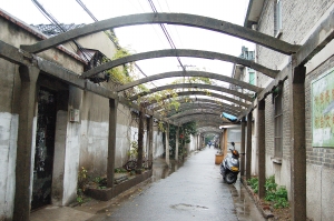 扬州市区水泥花架失修存隐患盼拆除