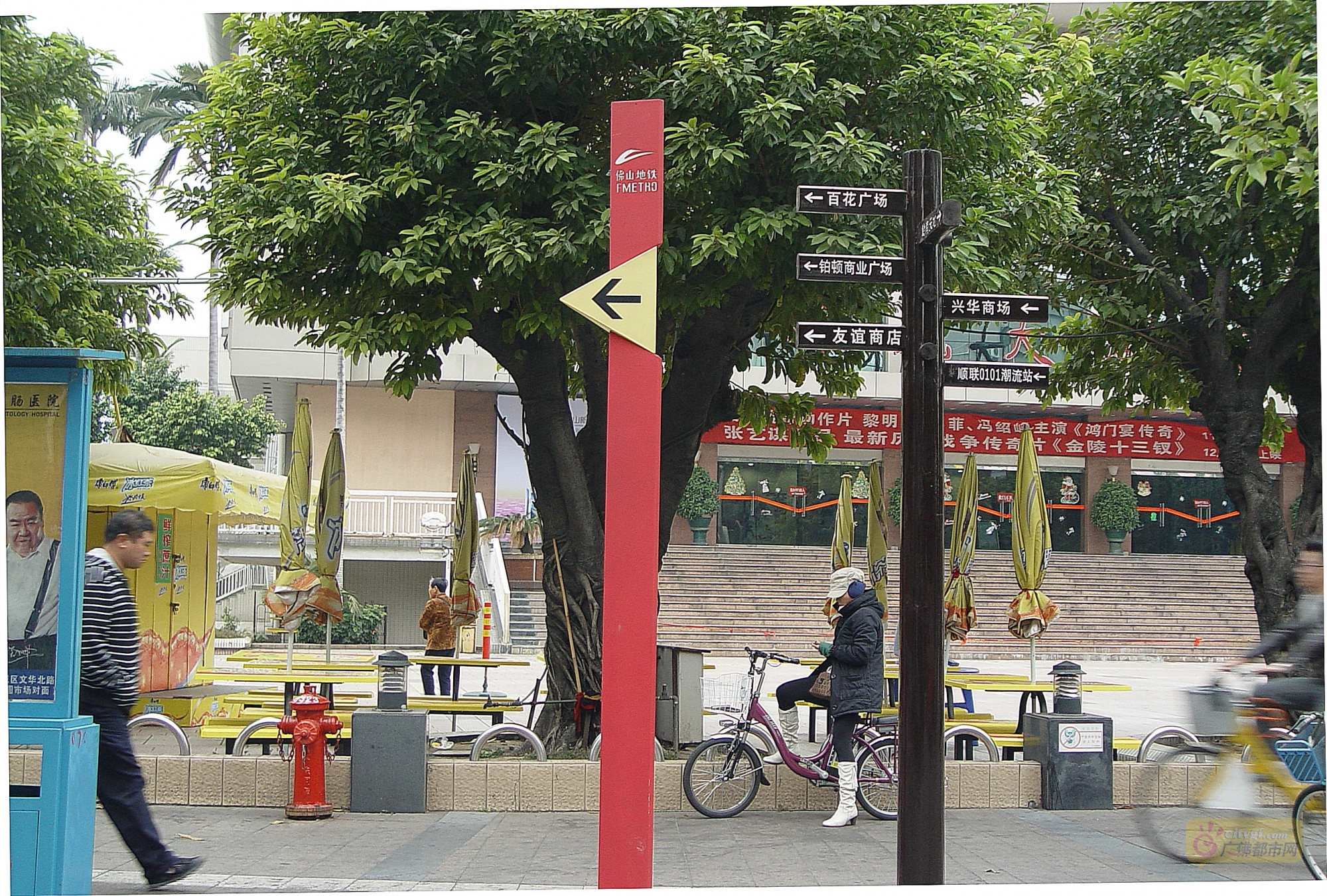 佛山市：禅城新路牌美观实用（图）