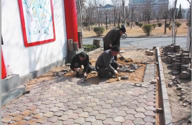 德州：新湖景区换新颜 道路铺上了新地砖