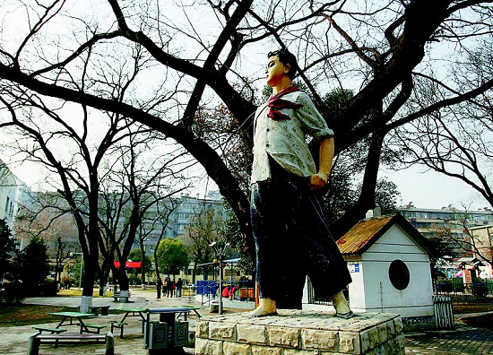 刘文学塑像