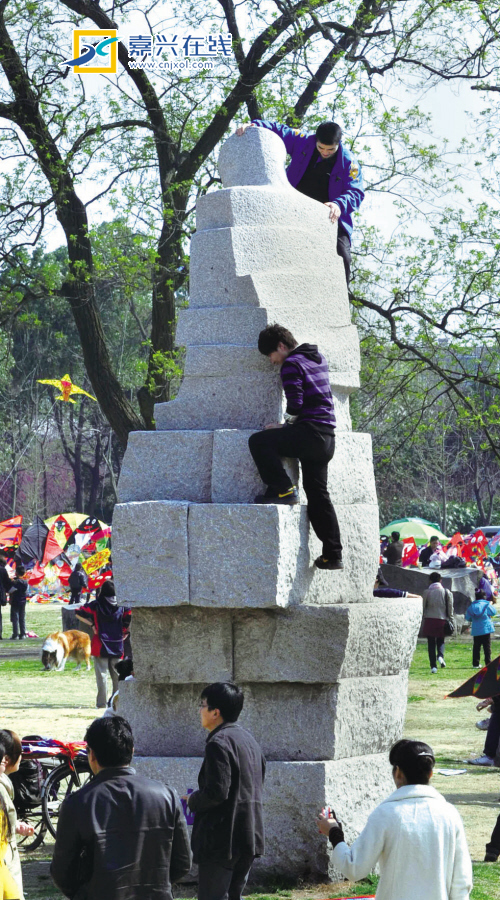 嘉兴：雕塑成比拼胆量的“道具”（图）