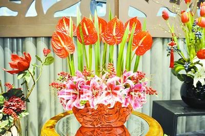“鲜花”系列陶盆器让花儿更靓丽（图）