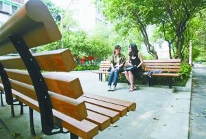 南京：锁金村街巷出新增加88张长椅(图)