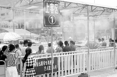 福州火车站新添喷雾降温设施(图)