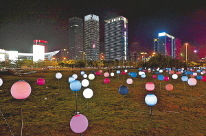 迎大运 彩灯扮亮深圳中心区广场（图）