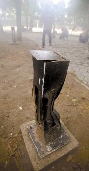 天津：塘沽三角绿地公园40盏路灯被砸