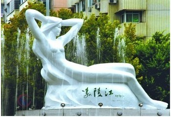 南充：雕塑《嘉陵江女神》展新颜（图）