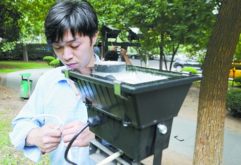 余姚：各公园检修景观灯迎国庆（图）