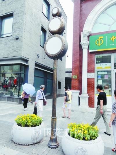 北京:特色灯饰展古韵前门(图)