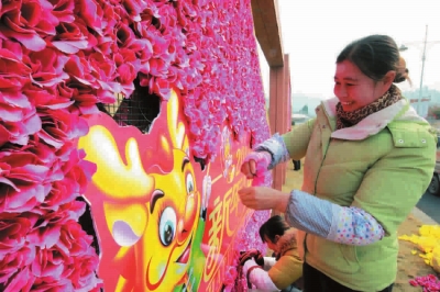 黄山：5万余朵绢花扮靓中心城区(图)