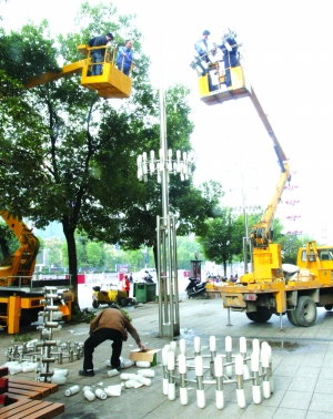 上饶市中心广场7组景观灯换新装（图）