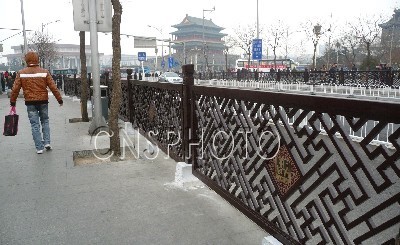 北京：仿古护栏亮相前门 提升环境品位(图)