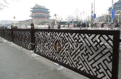 北京：仿古护栏亮相前门 提升环境品位(图)