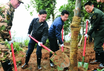 3月9日上午,市委书记刘宏建,市委副书记,市长向东,市政协主席马道蓉