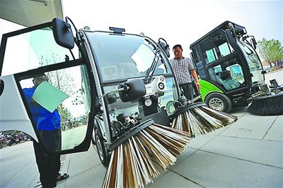 济南西站目前使用的“城市猫”清扫车。