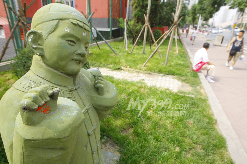 哈尔滨：雕塑频遭黑手 市民呼吁爱护公物
