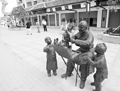武汉汉阳：5组汉味非遗铜雕进社区（图）