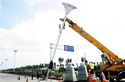 通辽市：民族特色景观灯亮相303国道