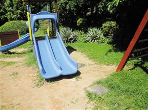 深圳游乐设施安全地垫隐患：未铺或老化严重