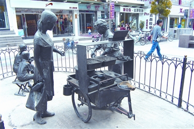 滕州步行街又见雕塑被毁 城市文明打折扣