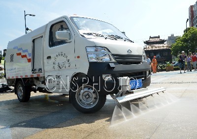 针对人行道设计的新型保洁车亮相杭州（图）