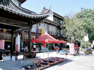 景观广场成“杂货摊”
