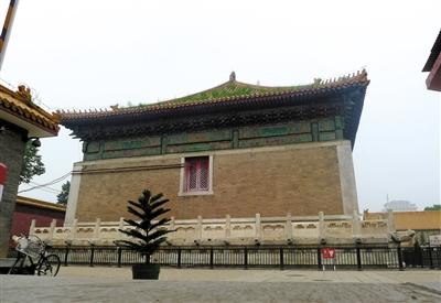皇史宬是我国明清两代的皇家档案馆，位于南池子大街南口，不对外开放