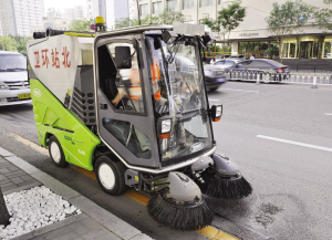 小个头儿的扫道车