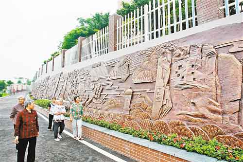 浮雕记录重庆嘉兴社区巨变（图）