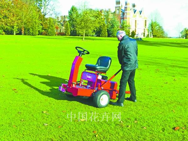 滚压机在果岭日常养护中使用频率渐加大