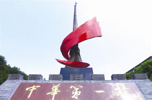 武汉：“汉阳造”步枪造型雕塑落成（图）